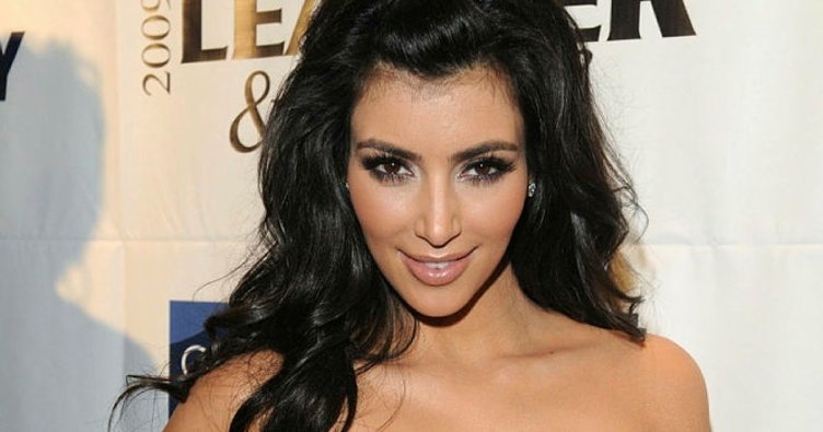 Kim Kardashian Kıyafetleriyle Sosyal Medyayı Sallamaya Devam Ediyor! - 3