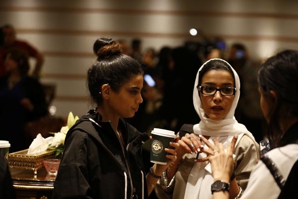 Beklenen Oldu, Arabistan'da Görmeye Alışkın Olmadığımız Moda Haftası Gerçekleşti - 4