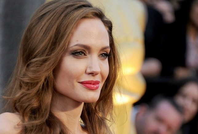 Angelina Jolie’ye Benzemek İçin Sayısız Estetik Geçiren Kadını Görenler Gözlerine İnanamadı - 4