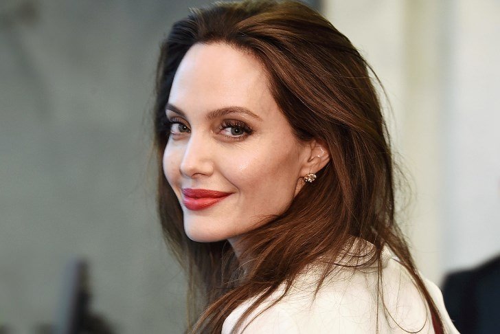 Angelina Jolie’ye Benzemek İçin Sayısız Estetik Geçiren Kadını Görenler Gözlerine İnanamadı - 2