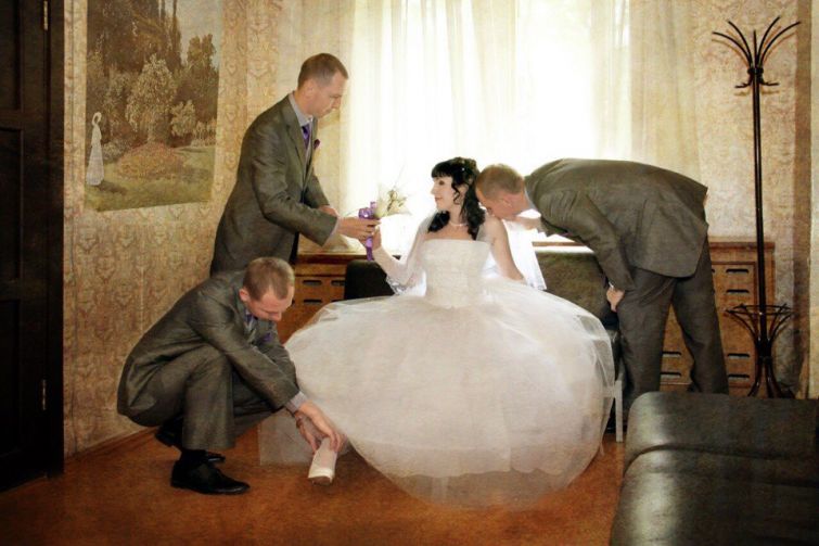 Dünyanın Dört Bir Yanından Kafalarda Soru İşareti Bırakan 15 Düğün Fotoğrafı - 3