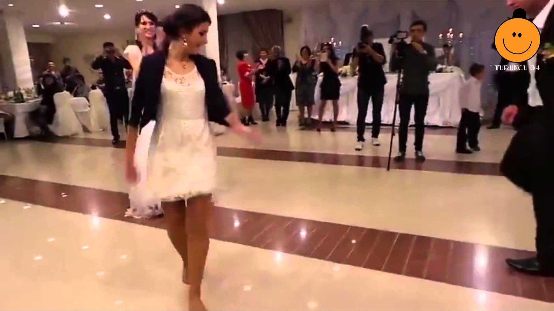 Sosyal Medyada Like Manyağı Yapılan Danslardan 15 Kare - 4