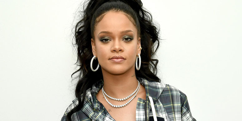 Rihanna'nın Çok Konuşulan Koltuk Pozu - 2