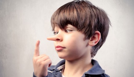 Birinin Size Yalan Söyleyip Söylemediğini Anlamanın 8 Yolu!